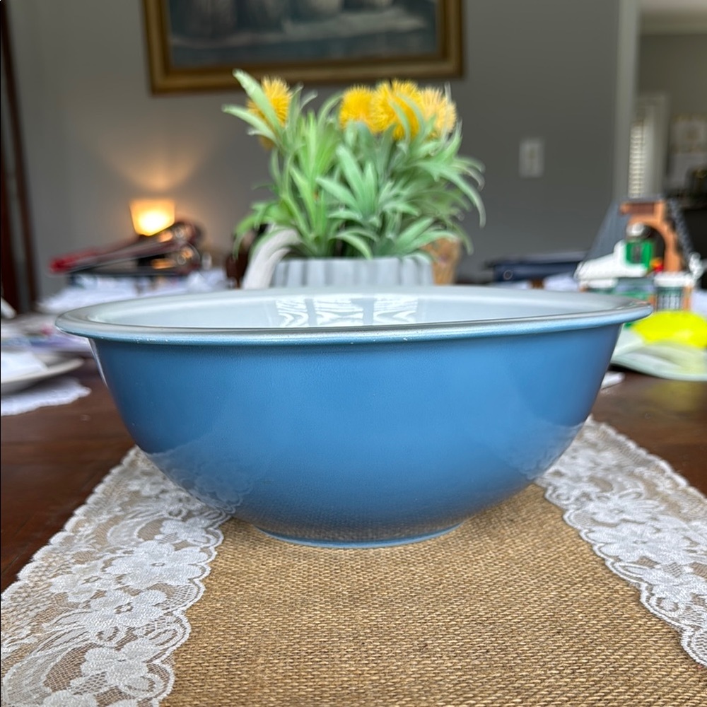 Vintage Pyrex Mixing Bowl # 325 - 2.5 Liter Light Blue with Clear Bottom